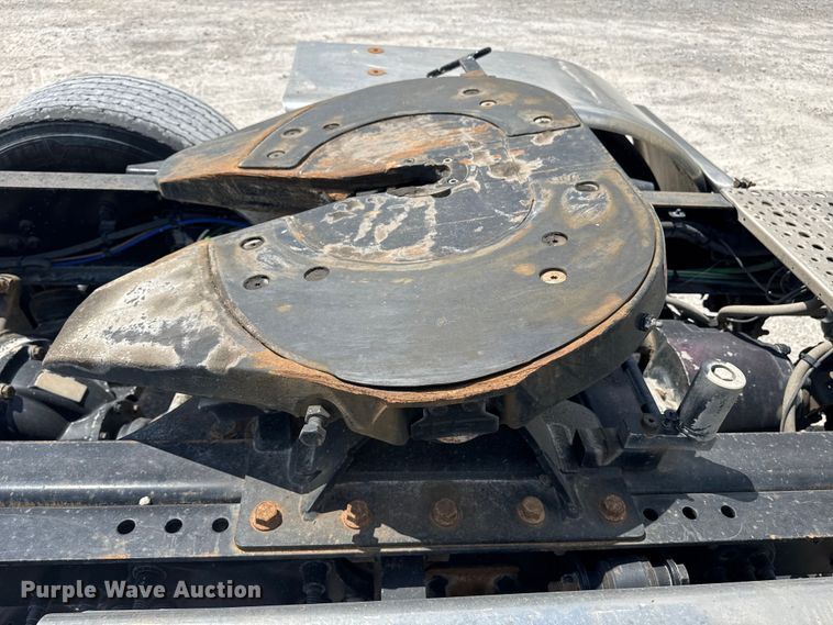 image for item FB9447 2015 Freightliner Cascadia semi truck