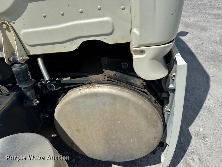 image for item FB9447 2015 Freightliner Cascadia semi truck