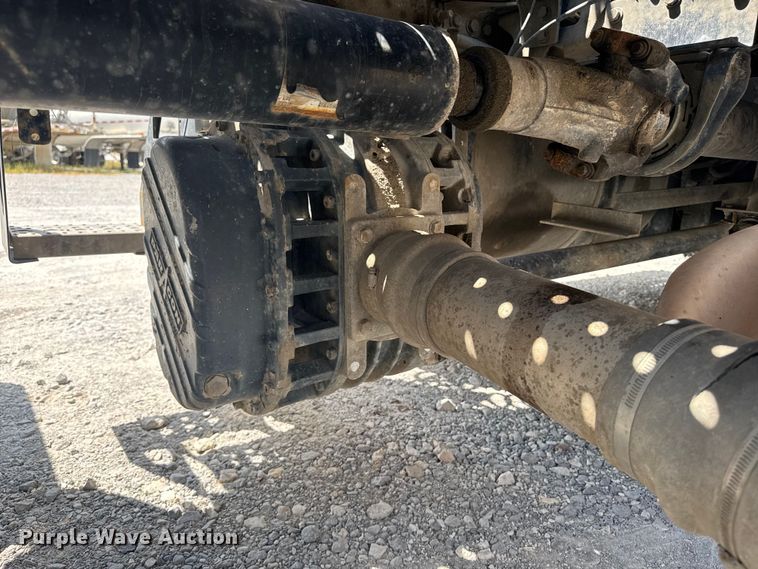 image for item FB9447 2015 Freightliner Cascadia semi truck