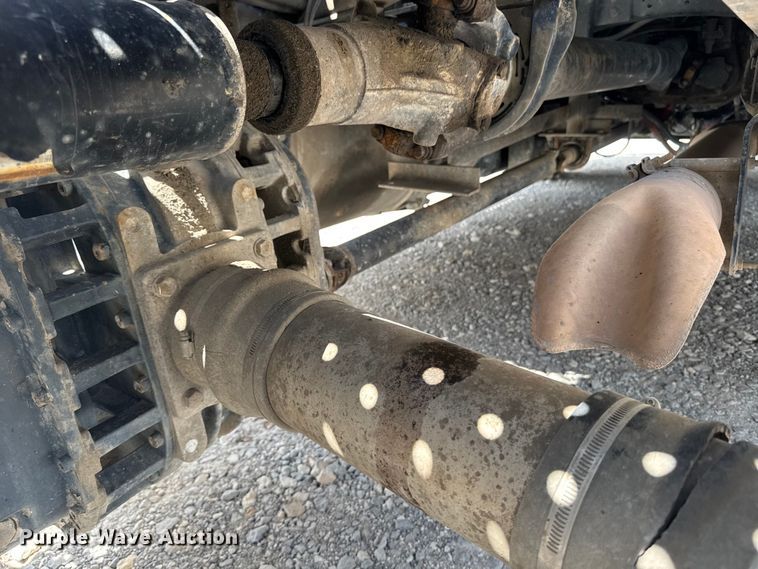 image for item FB9447 2015 Freightliner Cascadia semi truck