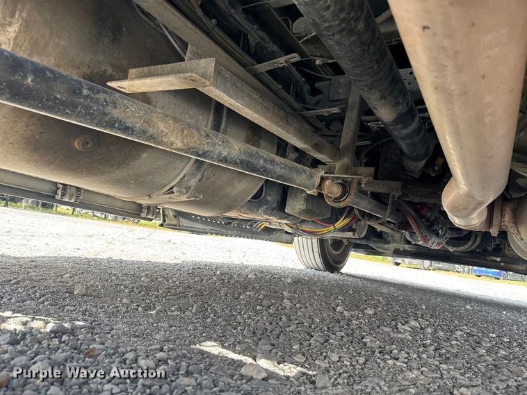 image for item FB9447 2015 Freightliner Cascadia semi truck