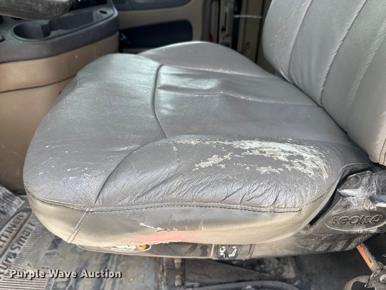 image for item FB9447 2015 Freightliner Cascadia semi truck