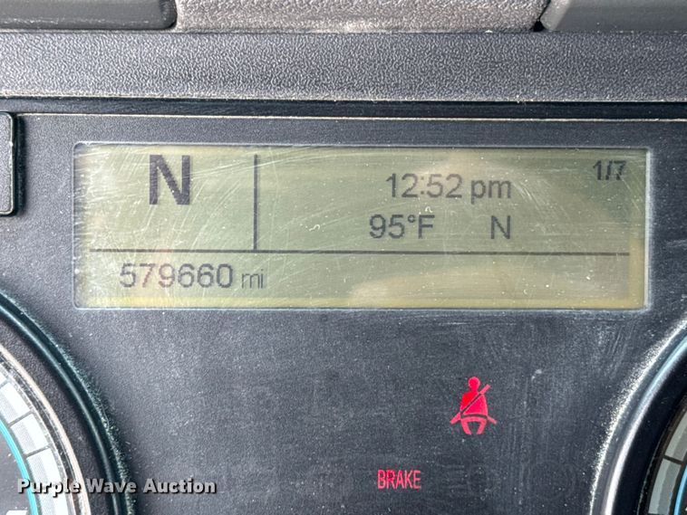 image for item FB9447 2015 Freightliner Cascadia semi truck