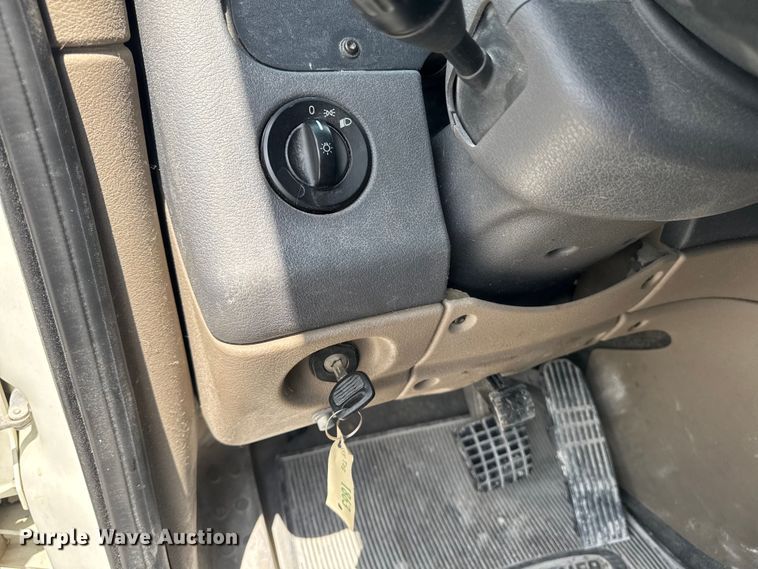 image for item FB9447 2015 Freightliner Cascadia semi truck