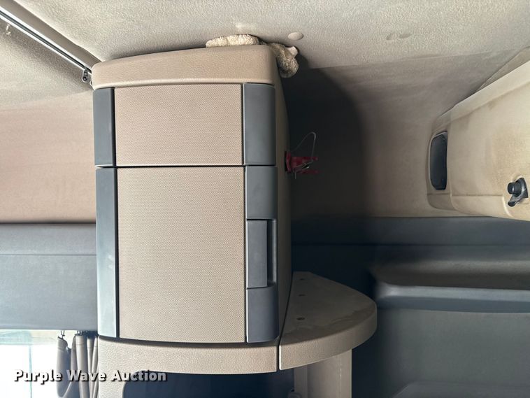 image for item FB9447 2015 Freightliner Cascadia semi truck