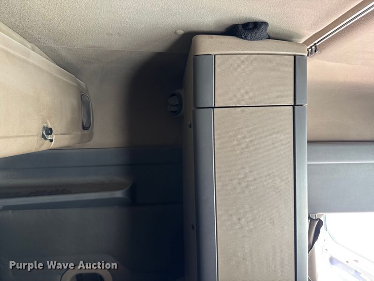 image for item FB9447 2015 Freightliner Cascadia semi truck