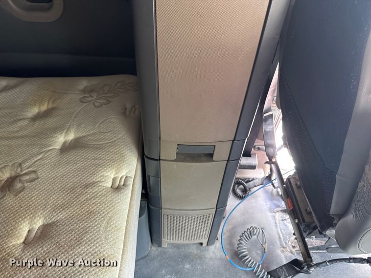 image for item FB9447 2015 Freightliner Cascadia semi truck