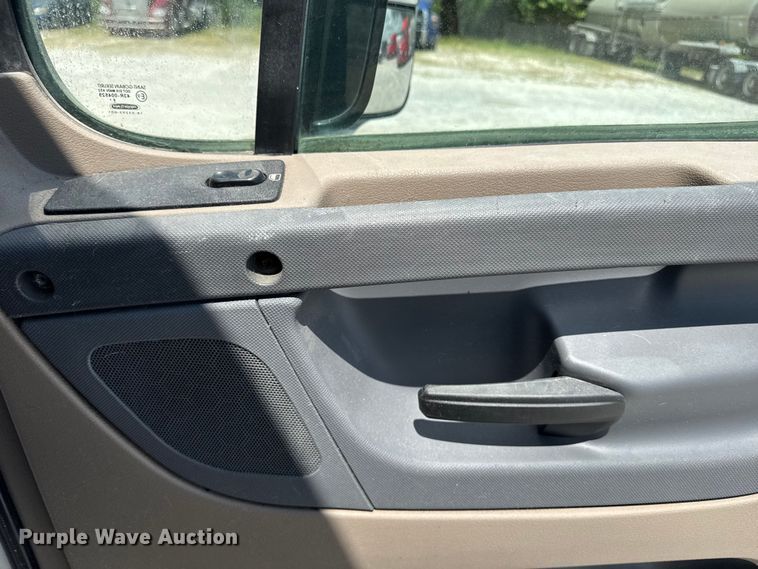 image for item FB9447 2015 Freightliner Cascadia semi truck