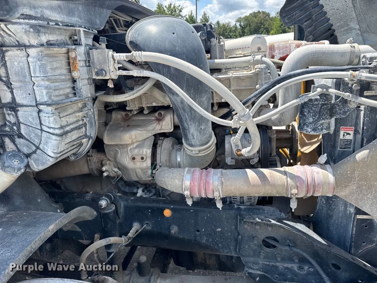 image for item FB9447 2015 Freightliner Cascadia semi truck