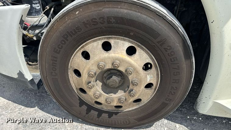 image for item FB9447 2015 Freightliner Cascadia semi truck