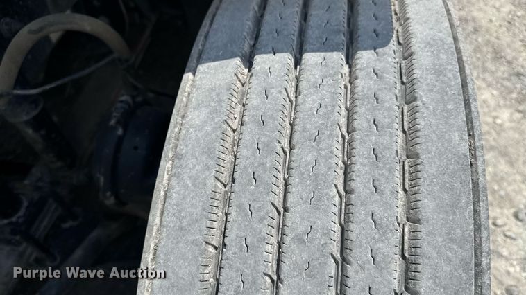 image for item FB9447 2015 Freightliner Cascadia semi truck