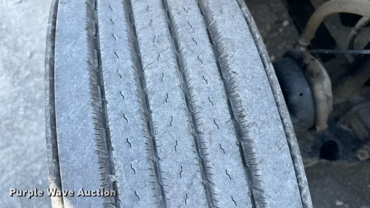 image for item FB9447 2015 Freightliner Cascadia semi truck