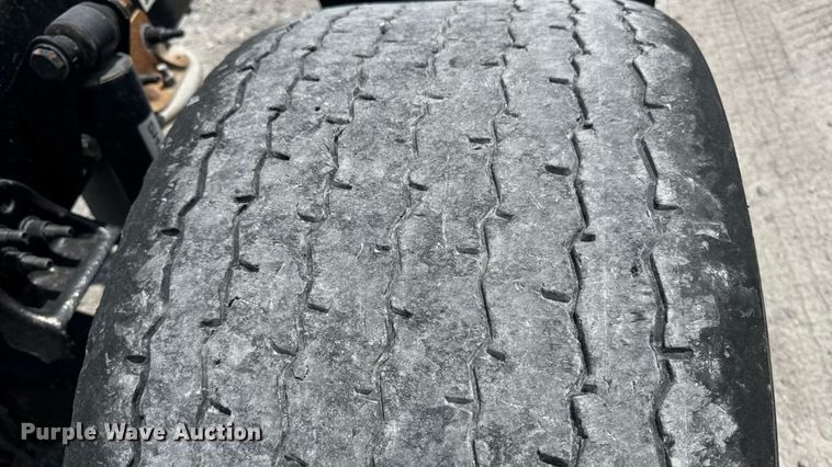 image for item FB9447 2015 Freightliner Cascadia semi truck