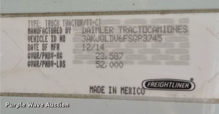 image for item FB9447 2015 Freightliner Cascadia semi truck