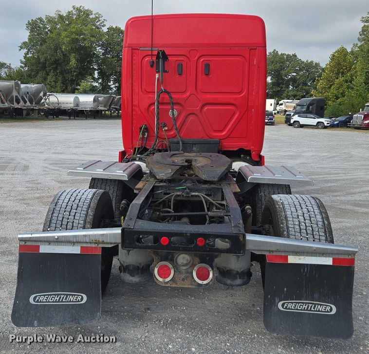 image for item FB9448 2018 Freightliner Cascadia semi truck