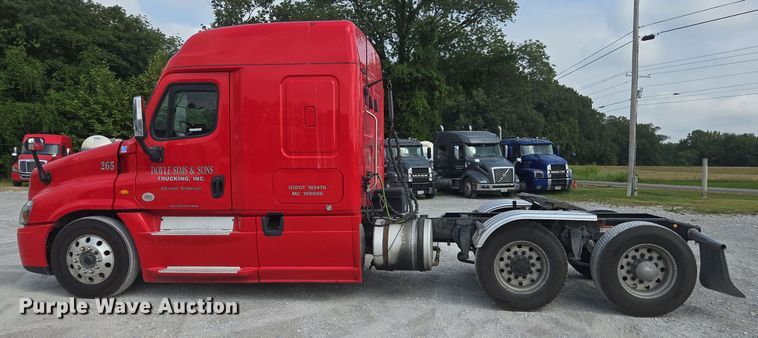 image for item FB9448 2018 Freightliner Cascadia semi truck