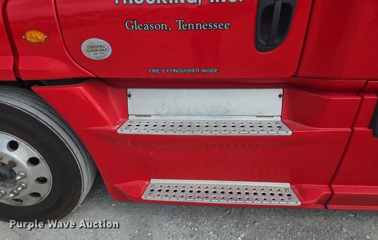 image for item FB9448 2018 Freightliner Cascadia semi truck