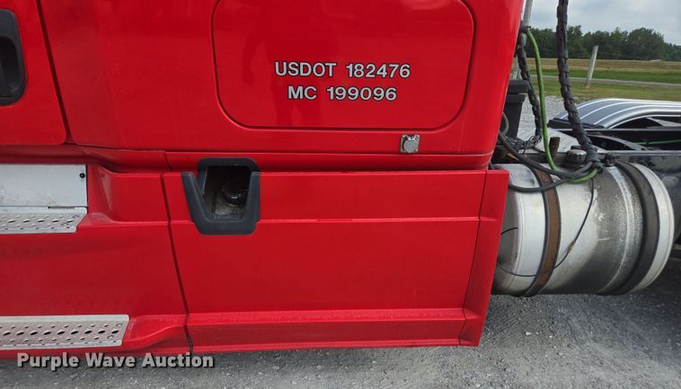 image for item FB9448 2018 Freightliner Cascadia semi truck