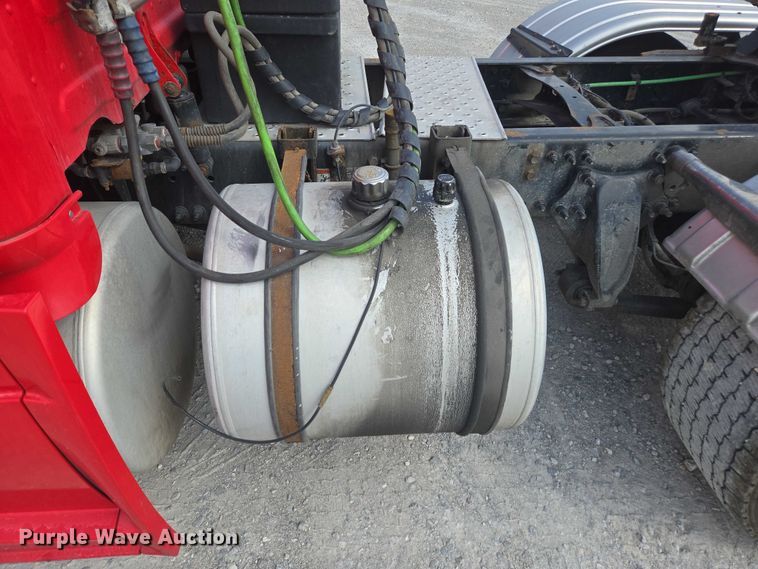 image for item FB9448 2018 Freightliner Cascadia semi truck