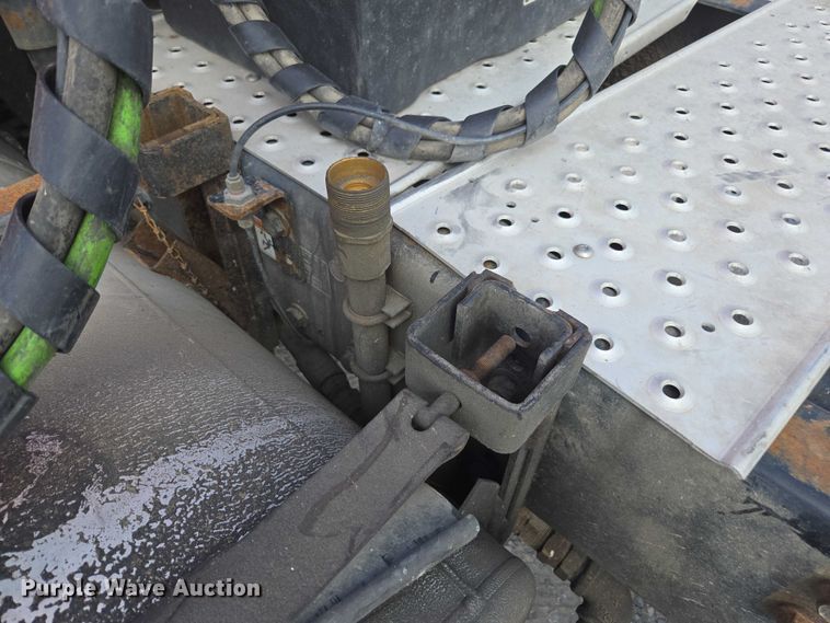 image for item FB9448 2018 Freightliner Cascadia semi truck