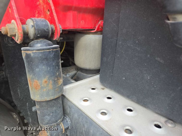 image for item FB9448 2018 Freightliner Cascadia semi truck