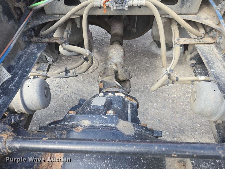 image for item FB9448 2018 Freightliner Cascadia semi truck