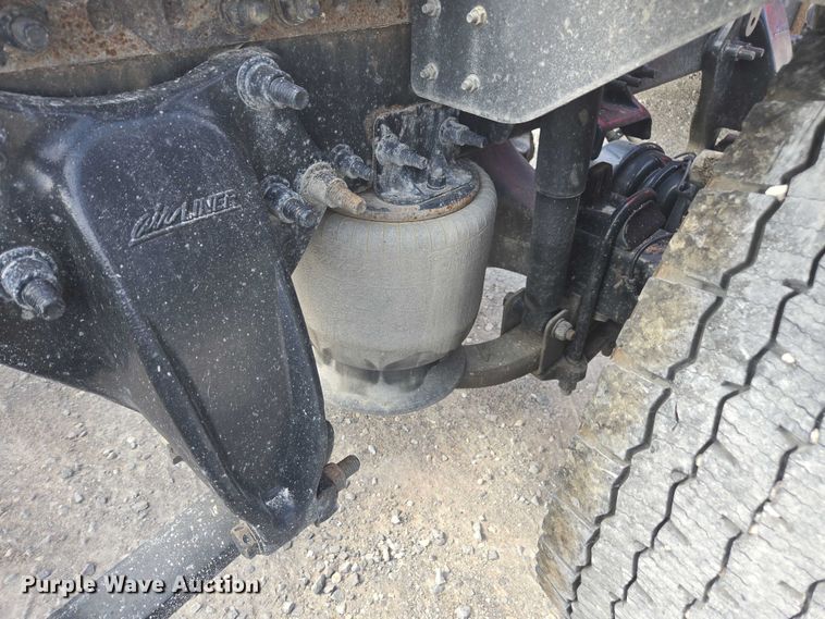 image for item FB9448 2018 Freightliner Cascadia semi truck