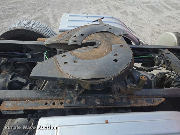 image for item FB9448 2018 Freightliner Cascadia semi truck