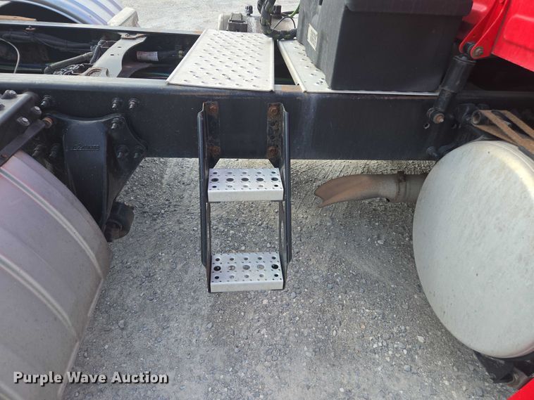 image for item FB9448 2018 Freightliner Cascadia semi truck