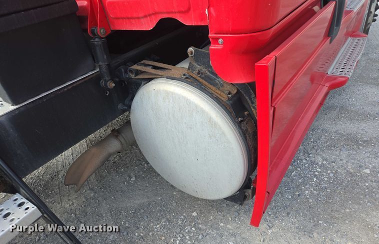 image for item FB9448 2018 Freightliner Cascadia semi truck