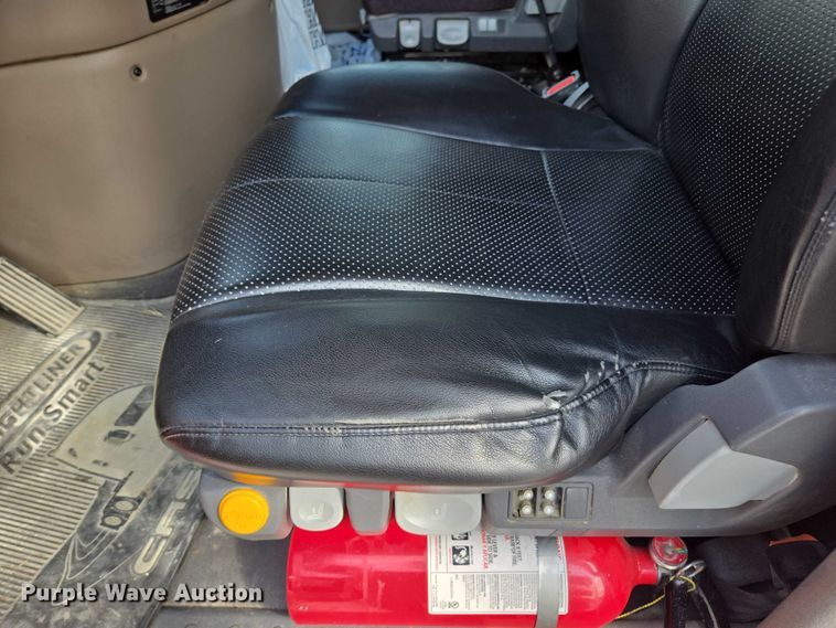 image for item FB9448 2018 Freightliner Cascadia semi truck