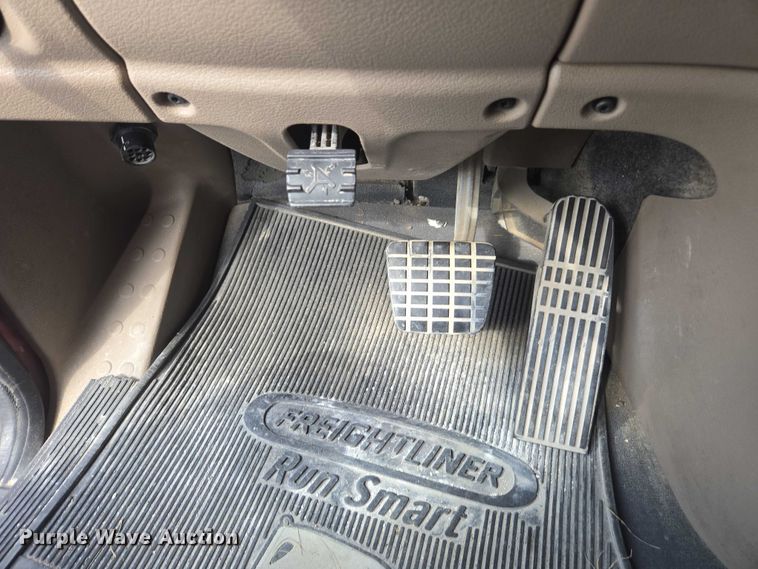 image for item FB9448 2018 Freightliner Cascadia semi truck