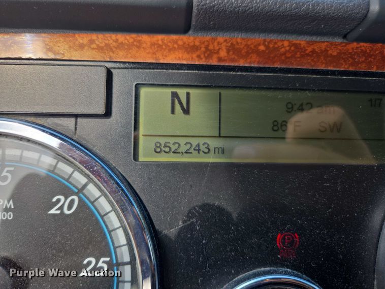 image for item FB9448 2018 Freightliner Cascadia semi truck