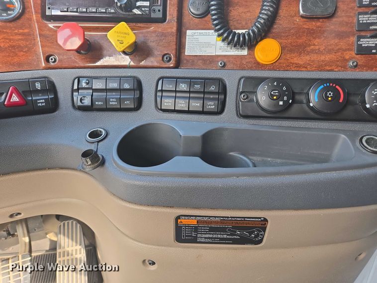 image for item FB9448 2018 Freightliner Cascadia semi truck