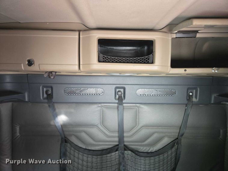 image for item FB9448 2018 Freightliner Cascadia semi truck