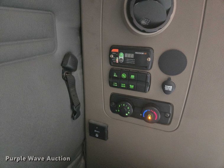 image for item FB9448 2018 Freightliner Cascadia semi truck