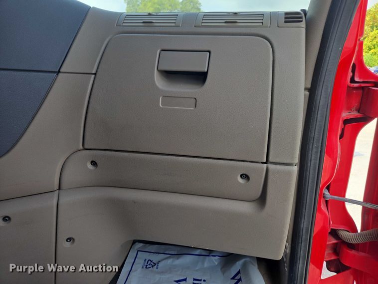 image for item FB9448 2018 Freightliner Cascadia semi truck