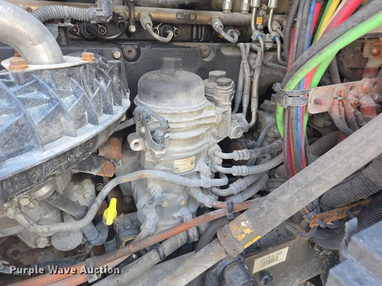 image for item FB9448 2018 Freightliner Cascadia semi truck