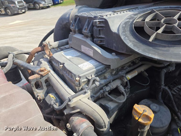 image for item FB9448 2018 Freightliner Cascadia semi truck