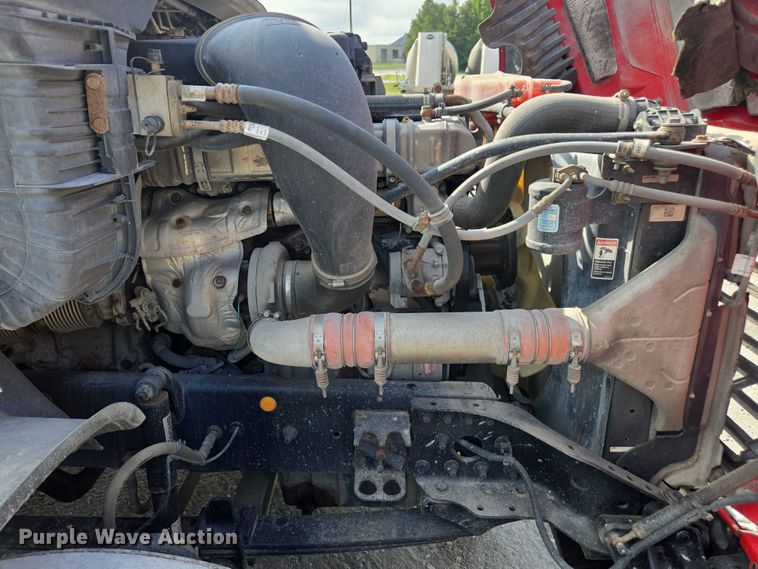 image for item FB9448 2018 Freightliner Cascadia semi truck