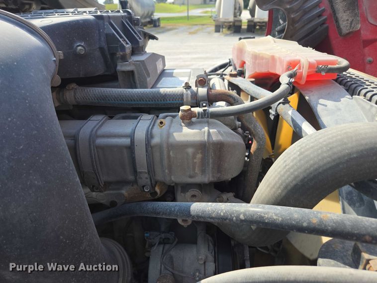 image for item FB9448 2018 Freightliner Cascadia semi truck