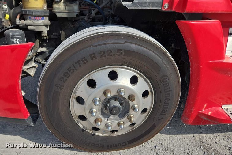 image for item FB9448 2018 Freightliner Cascadia semi truck