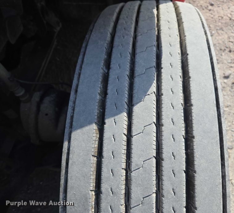 image for item FB9448 2018 Freightliner Cascadia semi truck