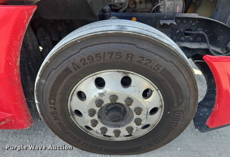 image for item FB9448 2018 Freightliner Cascadia semi truck