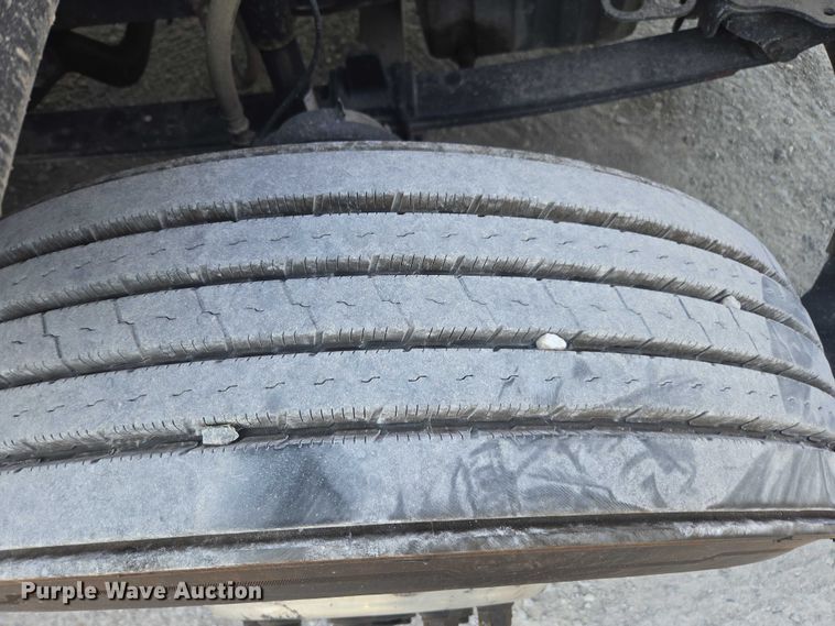 image for item FB9448 2018 Freightliner Cascadia semi truck