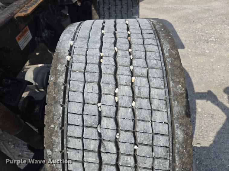 image for item FB9448 2018 Freightliner Cascadia semi truck