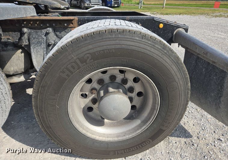 image for item FB9448 2018 Freightliner Cascadia semi truck