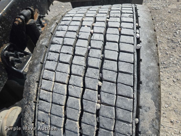 image for item FB9448 2018 Freightliner Cascadia semi truck