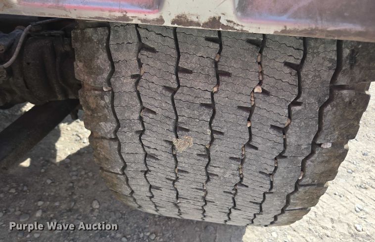 image for item FB9448 2018 Freightliner Cascadia semi truck