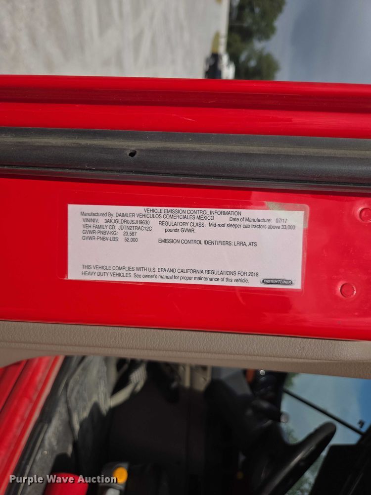 image for item FB9448 2018 Freightliner Cascadia semi truck